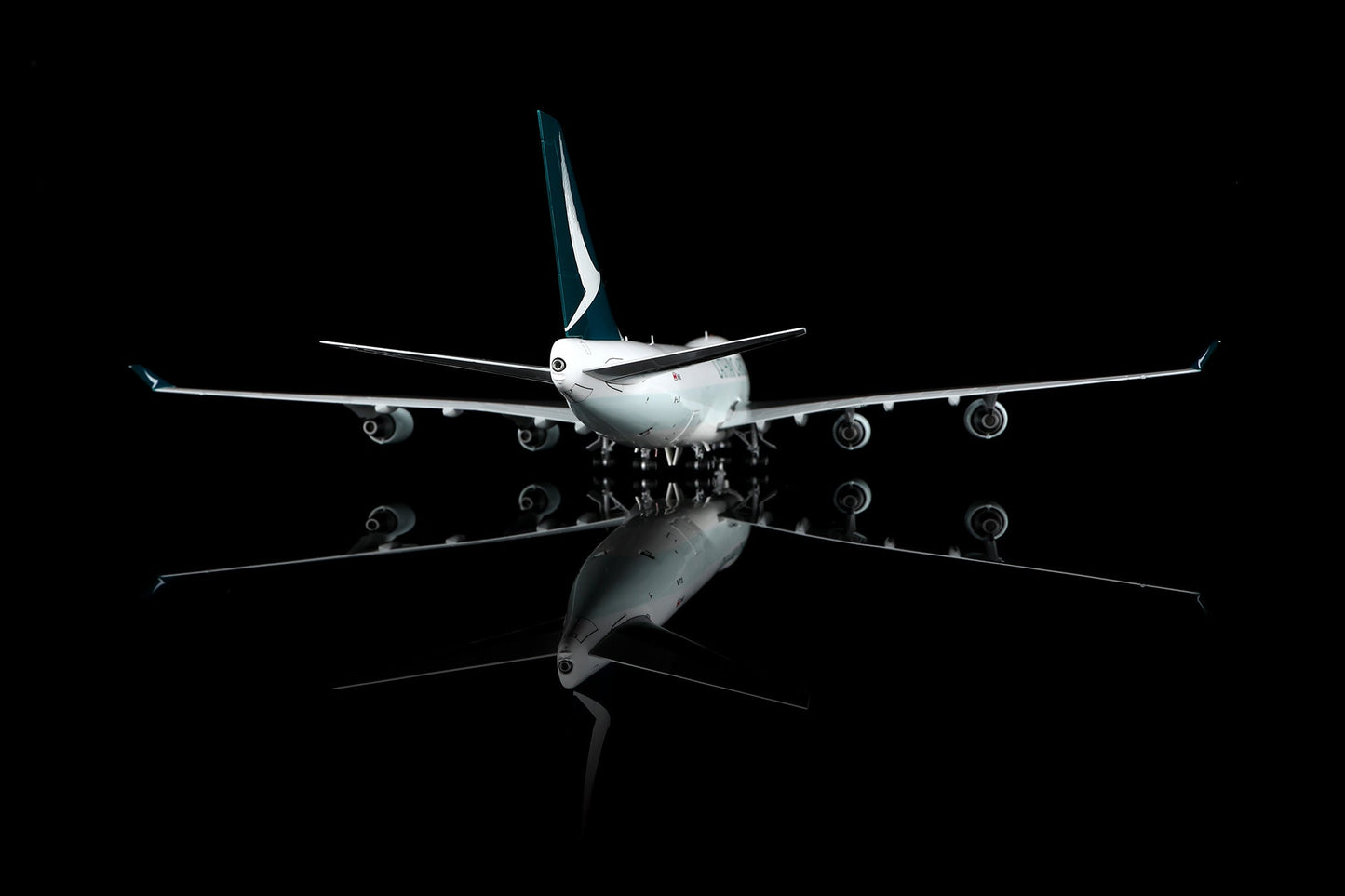 SQ Wings L2138FD 1:200 Cathay Pacific Cargo B747-400F B-LID "Flaps Down"