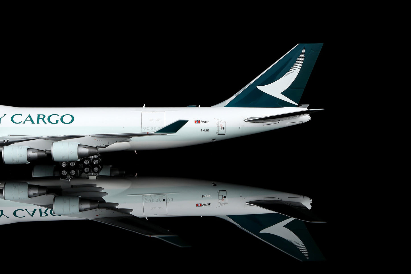 SQ Wings L2138FD 1:200 Cathay Pacific Cargo B747-400F B-LID "Flaps Down"