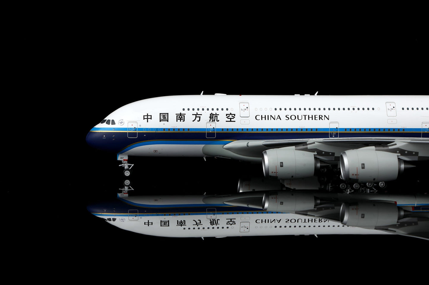 SQ Wings L2154 1:200 China Southern Airlines A380 B-6137