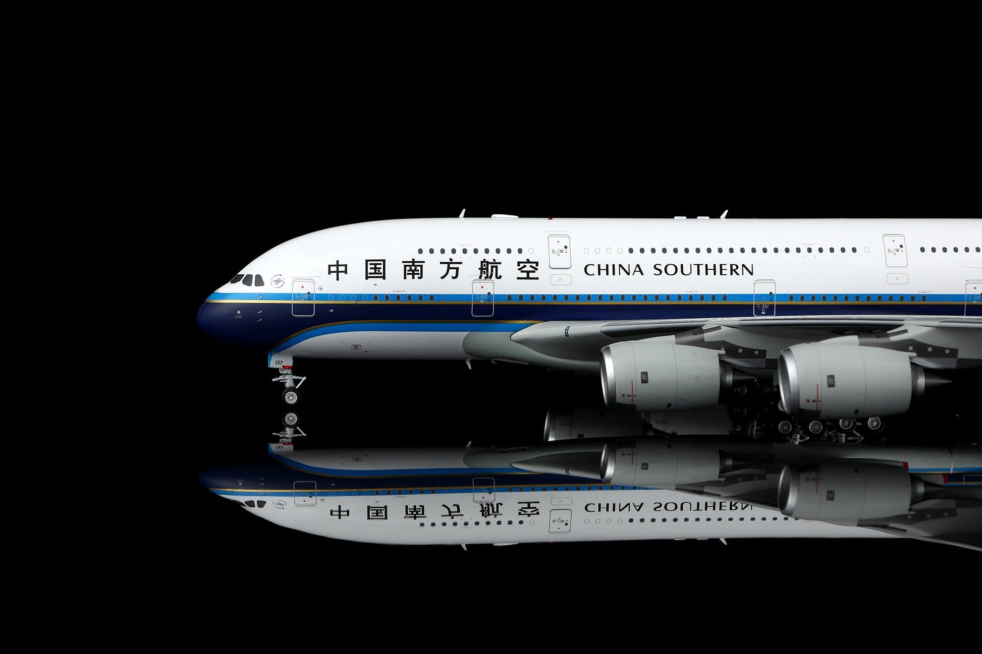 SQ Wings L2154FD 1:200 China Southern Airlines A380 B-6137 Flaps Down