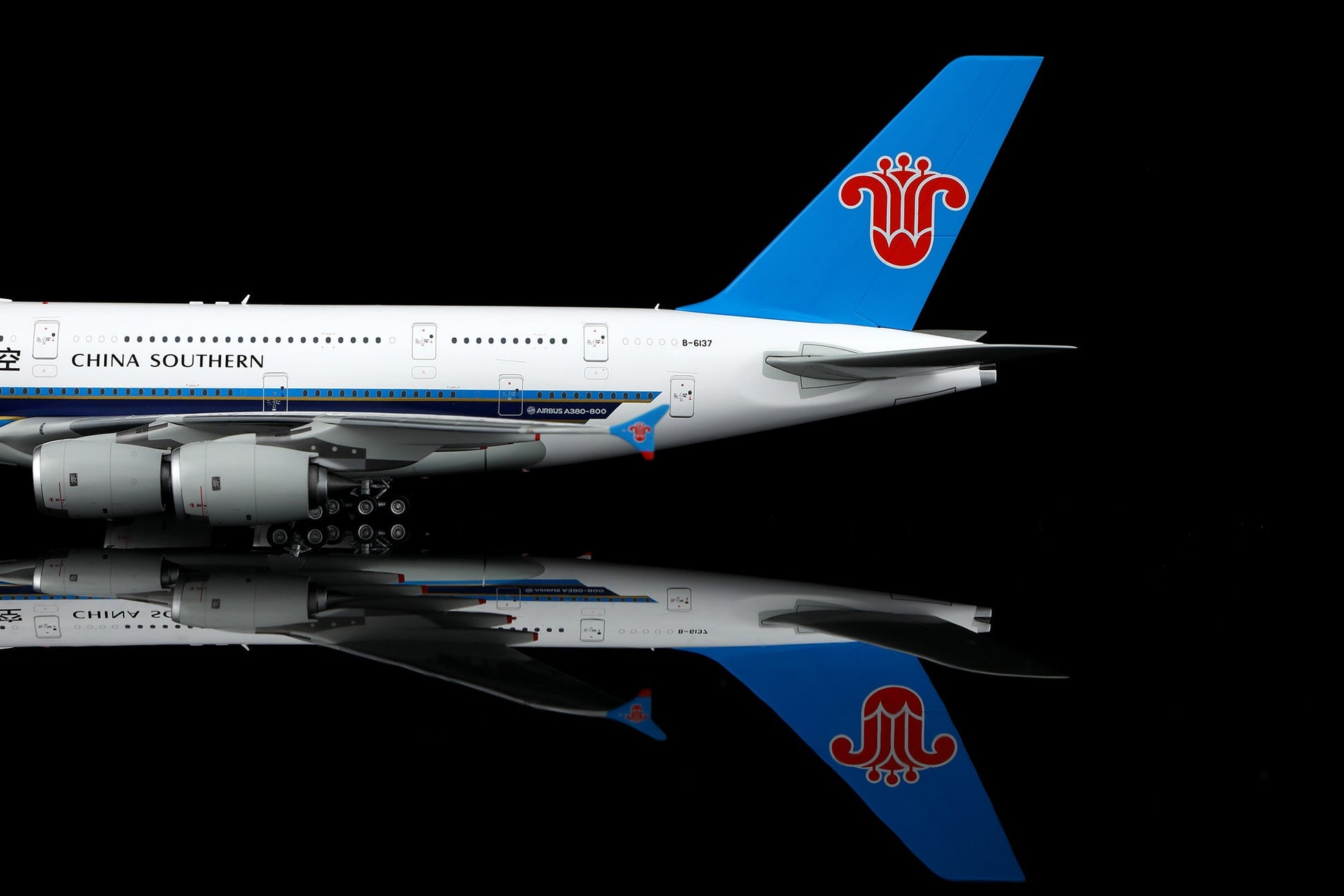 SQ Wings L2154FD 1:200 China Southern Airlines A380 B-6137 Flaps Down