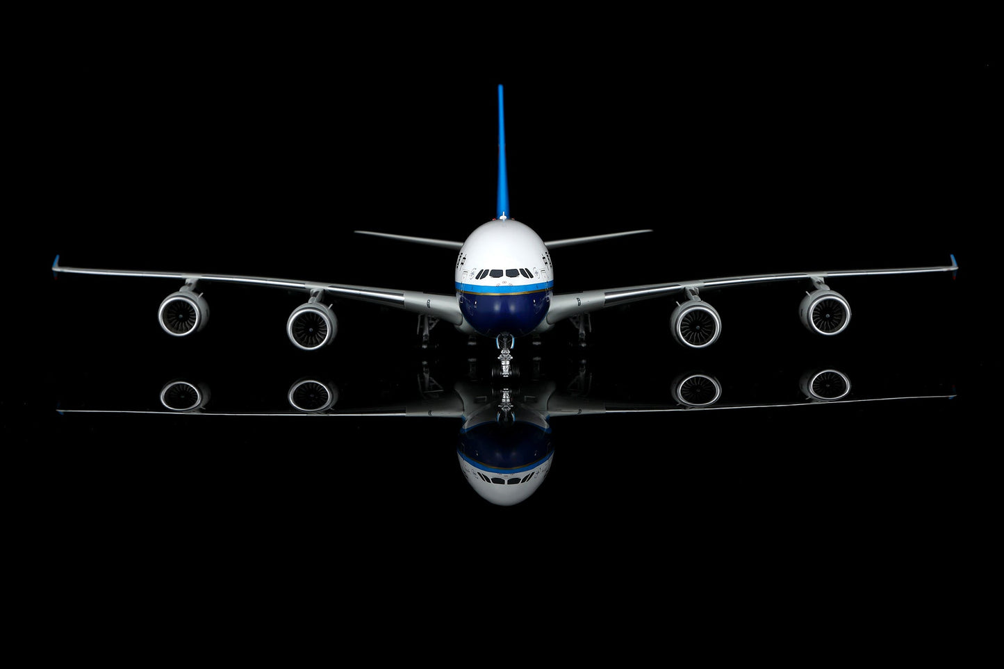 SQ Wings L2155FD 1:200 China Southern Airlines A380 B-6138 Flaps Down
