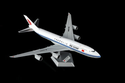 SQ Wings L2163FD 1:200 Air China B747-8I Flaps Down