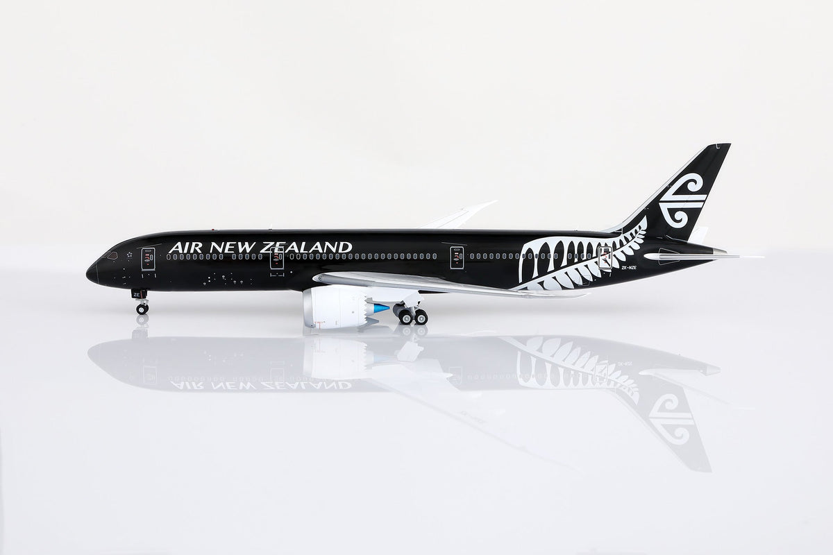 SQ Wings L2182 1:200 AIR NEW ZEALAND B787 - 9 ZK - NZE "All Black livery"