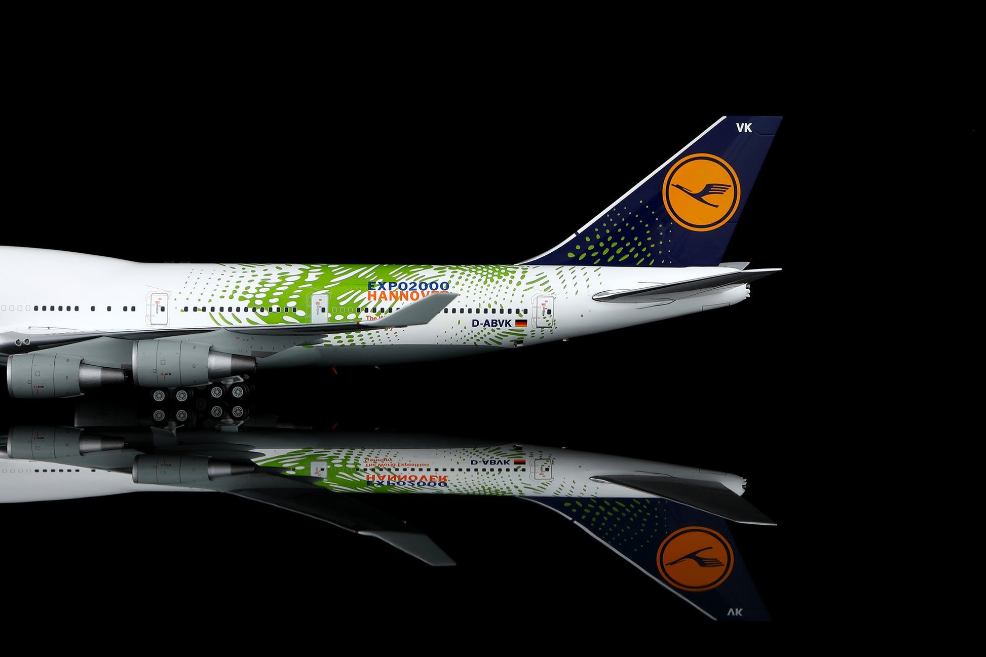 SQ Wings L2185FD 1:200 Lufthansa B747-400 D-ABVK Hannover EXPO 2000 Flaps Down