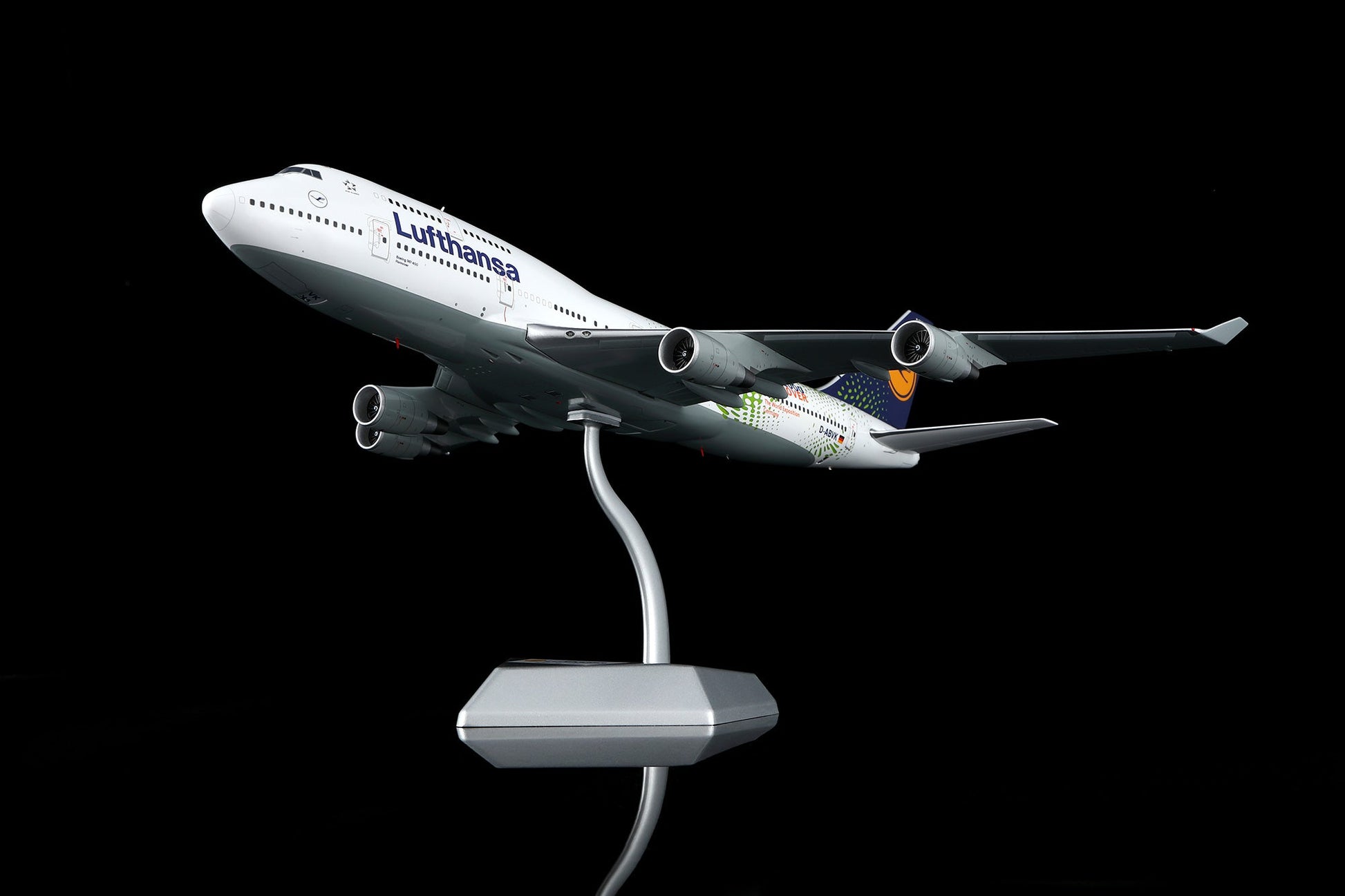 SQ Wings L2185FD 1:200 Lufthansa B747-400 D-ABVK Hannover EXPO 2000 Flaps Down