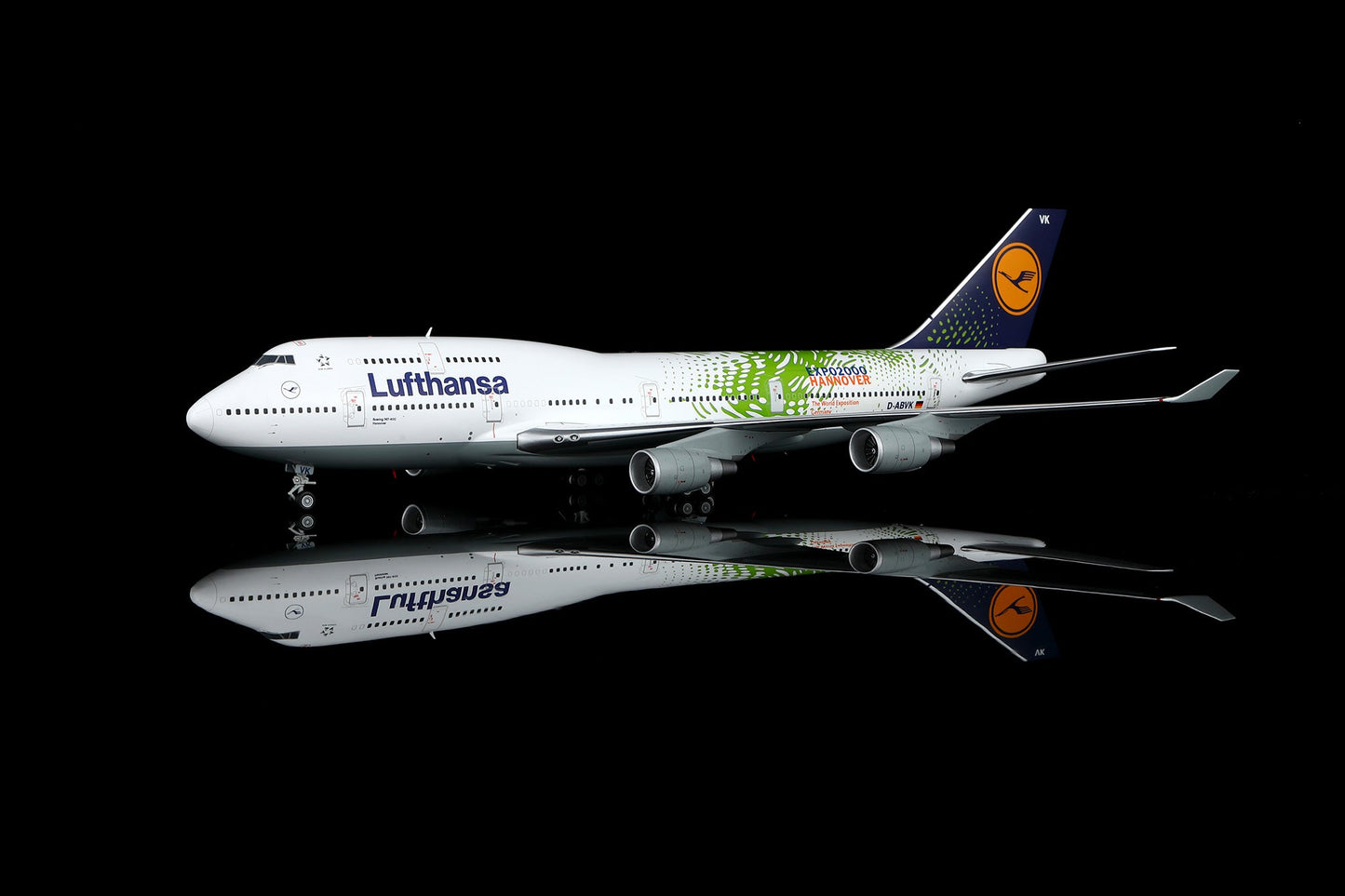 SQ Wings L2185FD 1:200 Lufthansa B747-400 D-ABVK Hannover EXPO 2000 Flaps Down