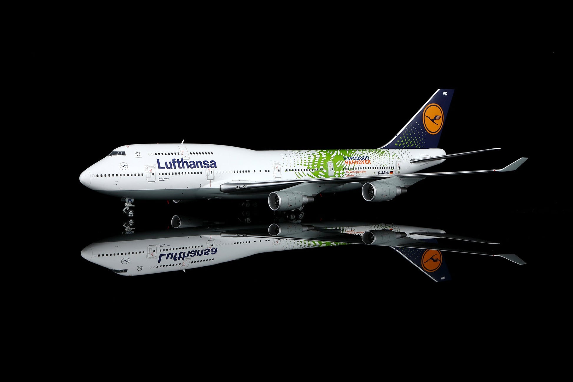 SQ Wings L2185FD 1:200 Lufthansa B747-400 D-ABVK Hannover EXPO 2000 Flaps Down