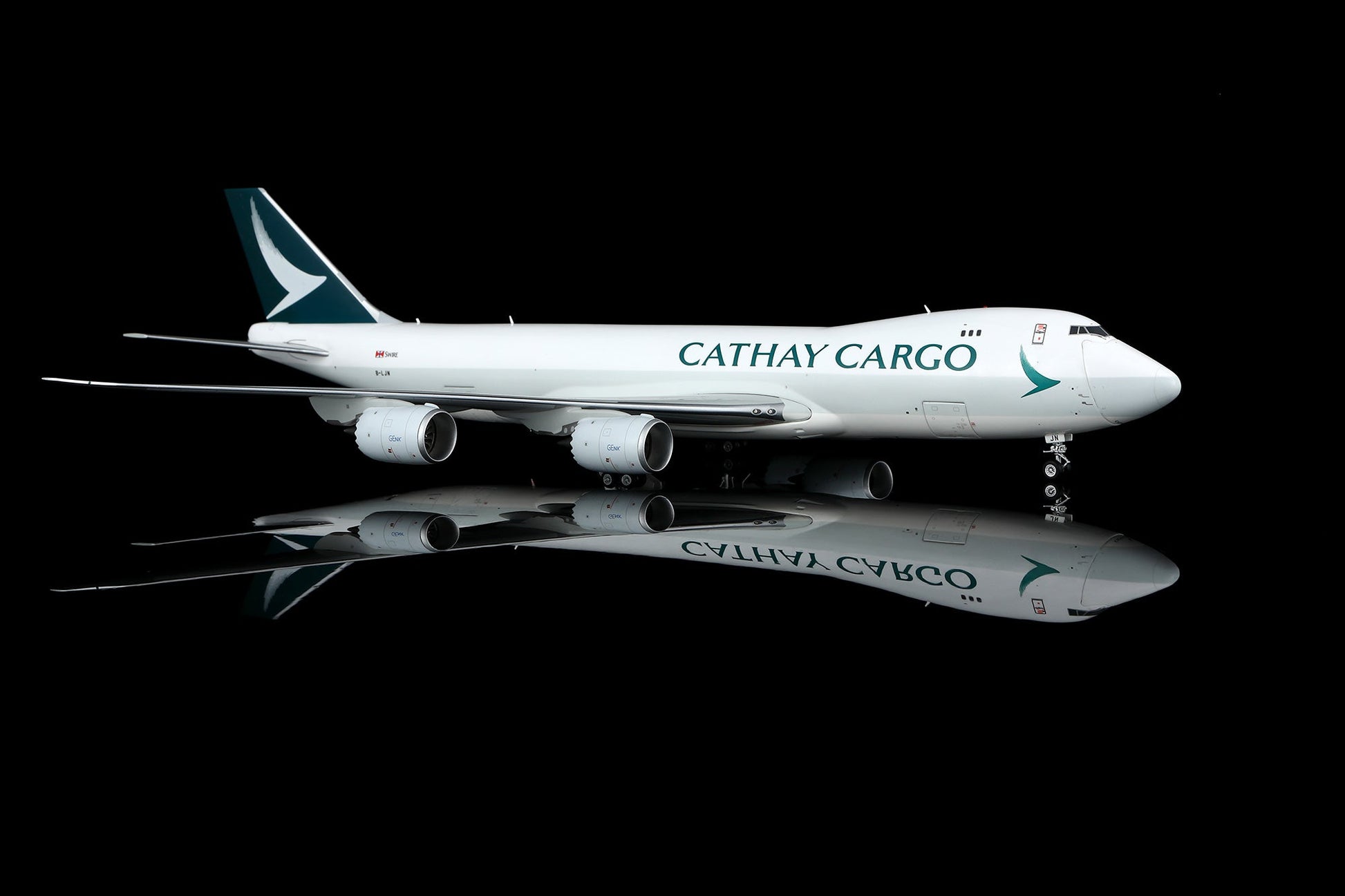 SQ Wings L2188C 1:200 CATHAY CARGO B747-8F B-LJN Interactive Series