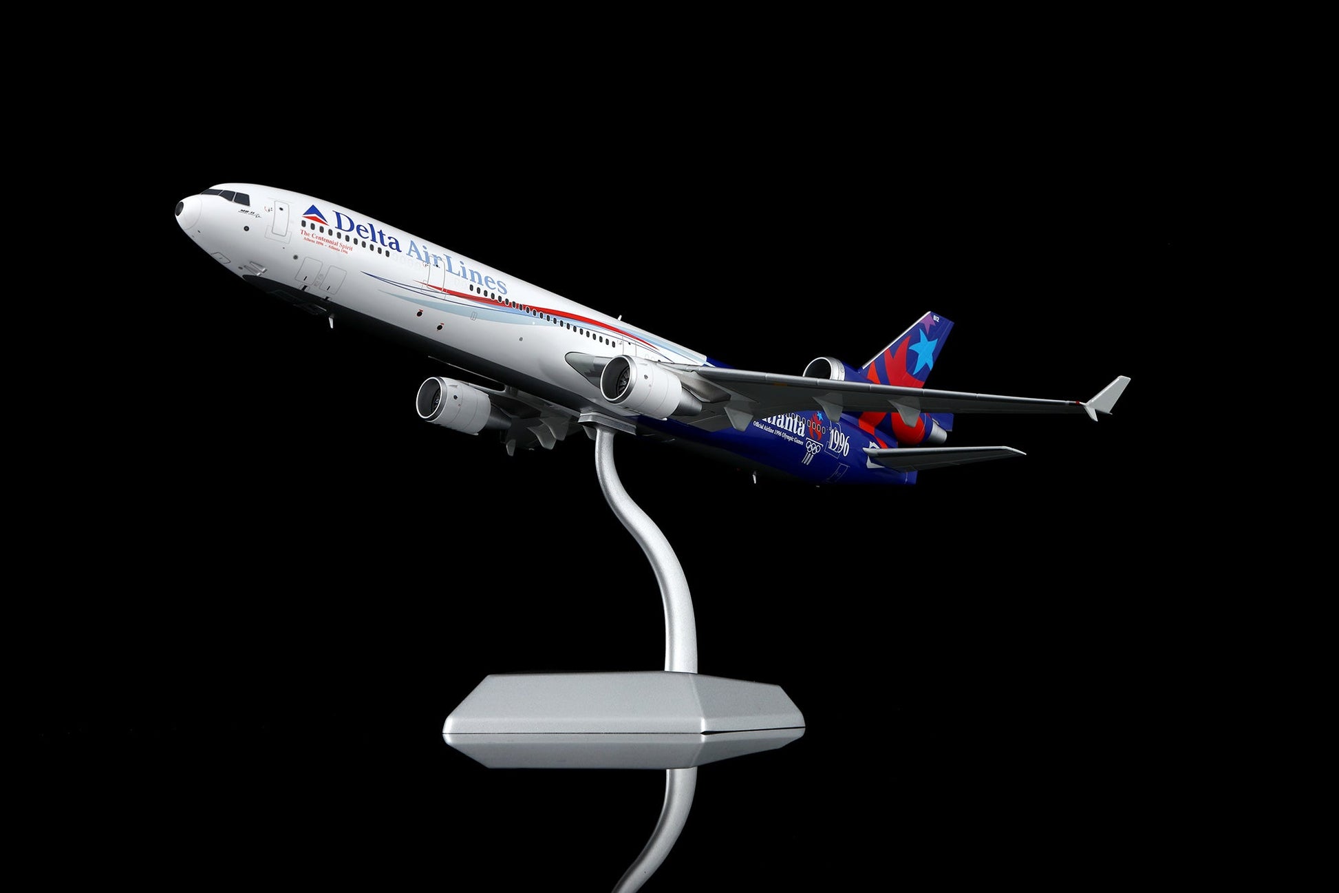 SQ Wings L2219FD 1:200 Delta Air Lines MD - 11 N812DE "Special Delivery Livery Flaps Down"