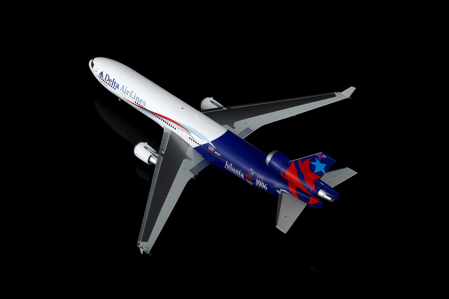 SQ Wings L2219FD 1:200 Delta Air Lines MD - 11 N812DE "Special Delivery Livery Flaps Down"