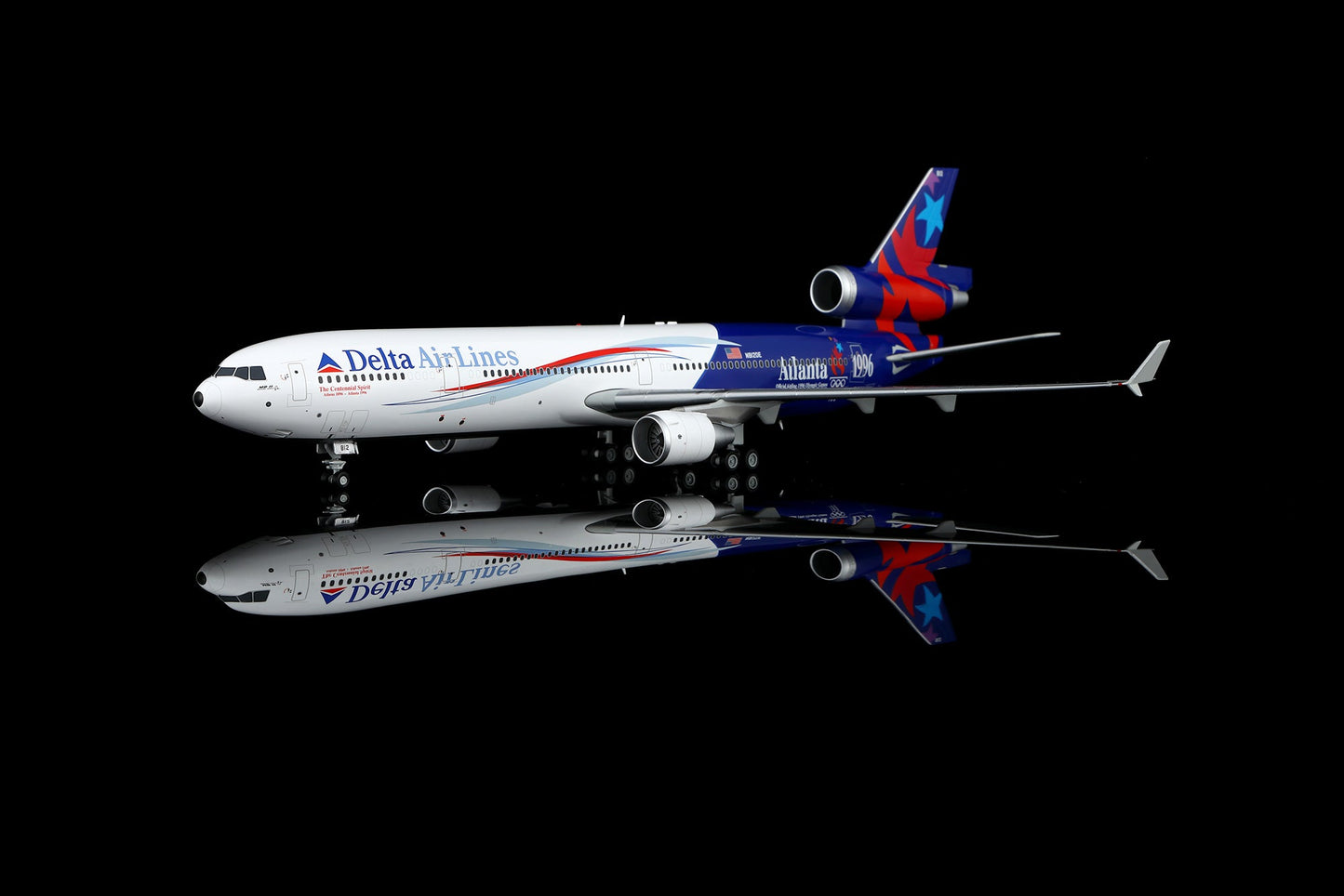 SQ Wings L2219FD 1:200 Delta Air Lines MD - 11 N812DE "Special Delivery Livery Flaps Down"