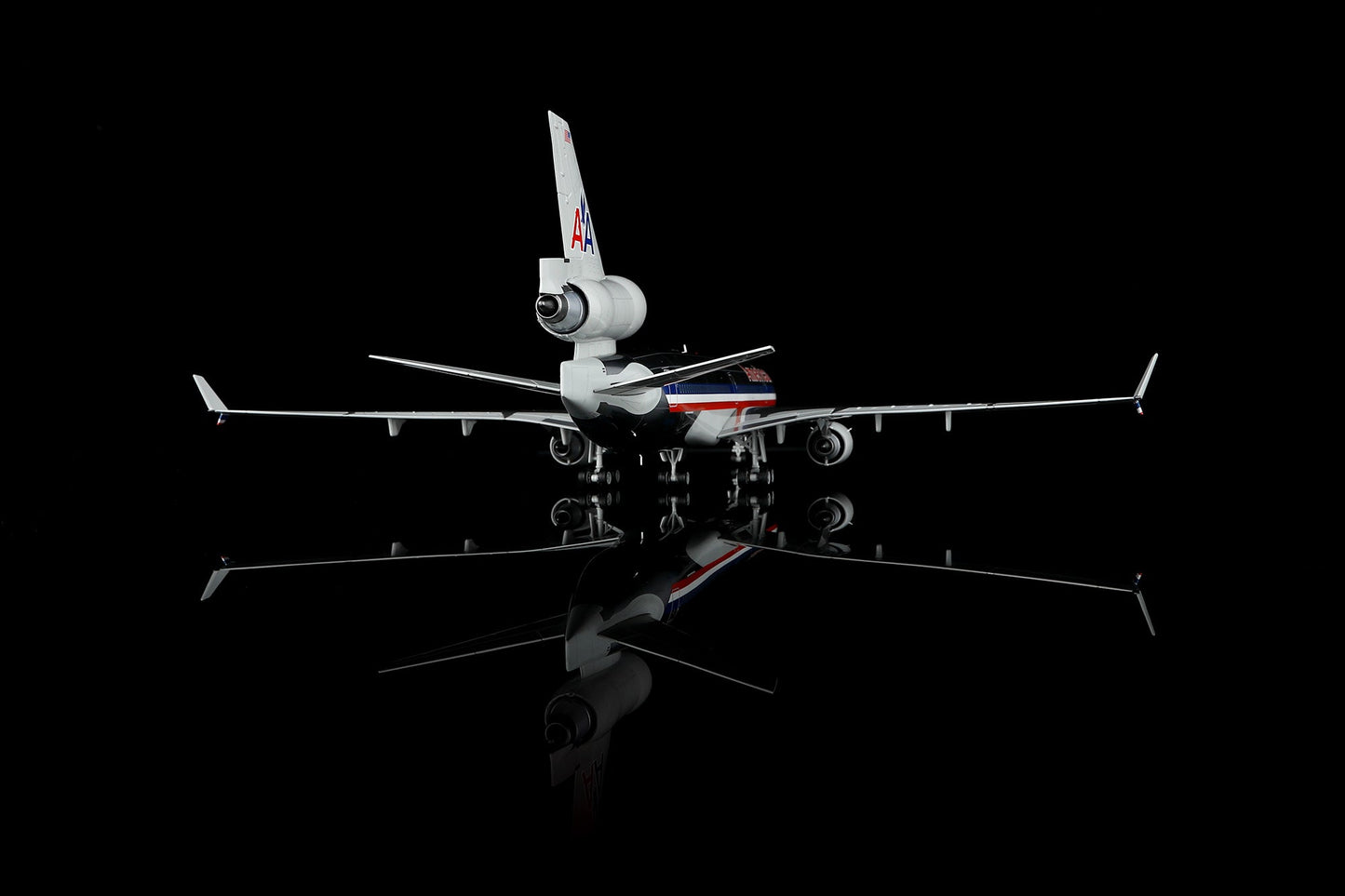 SQ Wings L2226 1:200 American MD-11 N1754