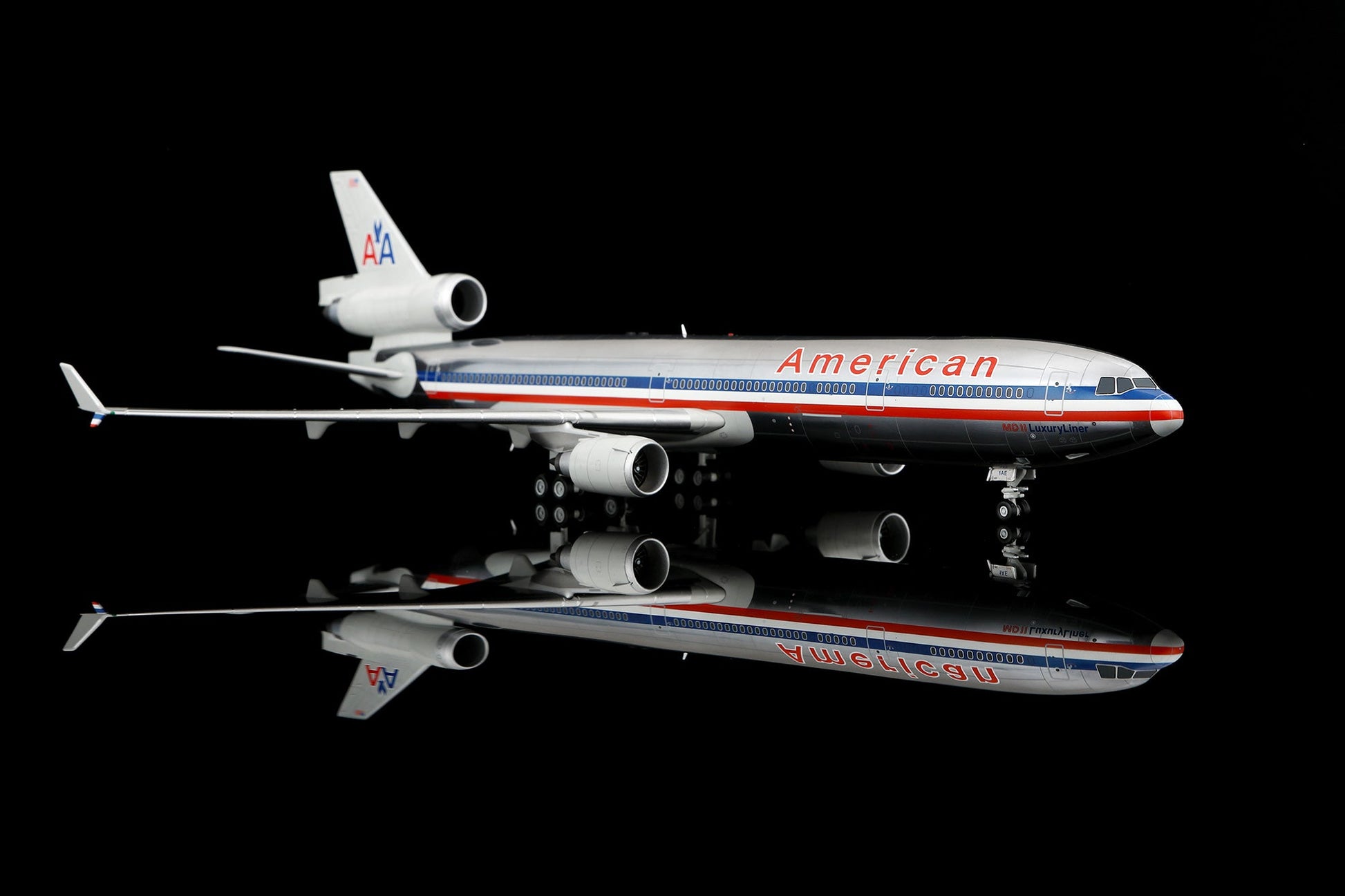 SQ Wings L2226FD 1:200 American MD-11 N1754 "Flaps Down"