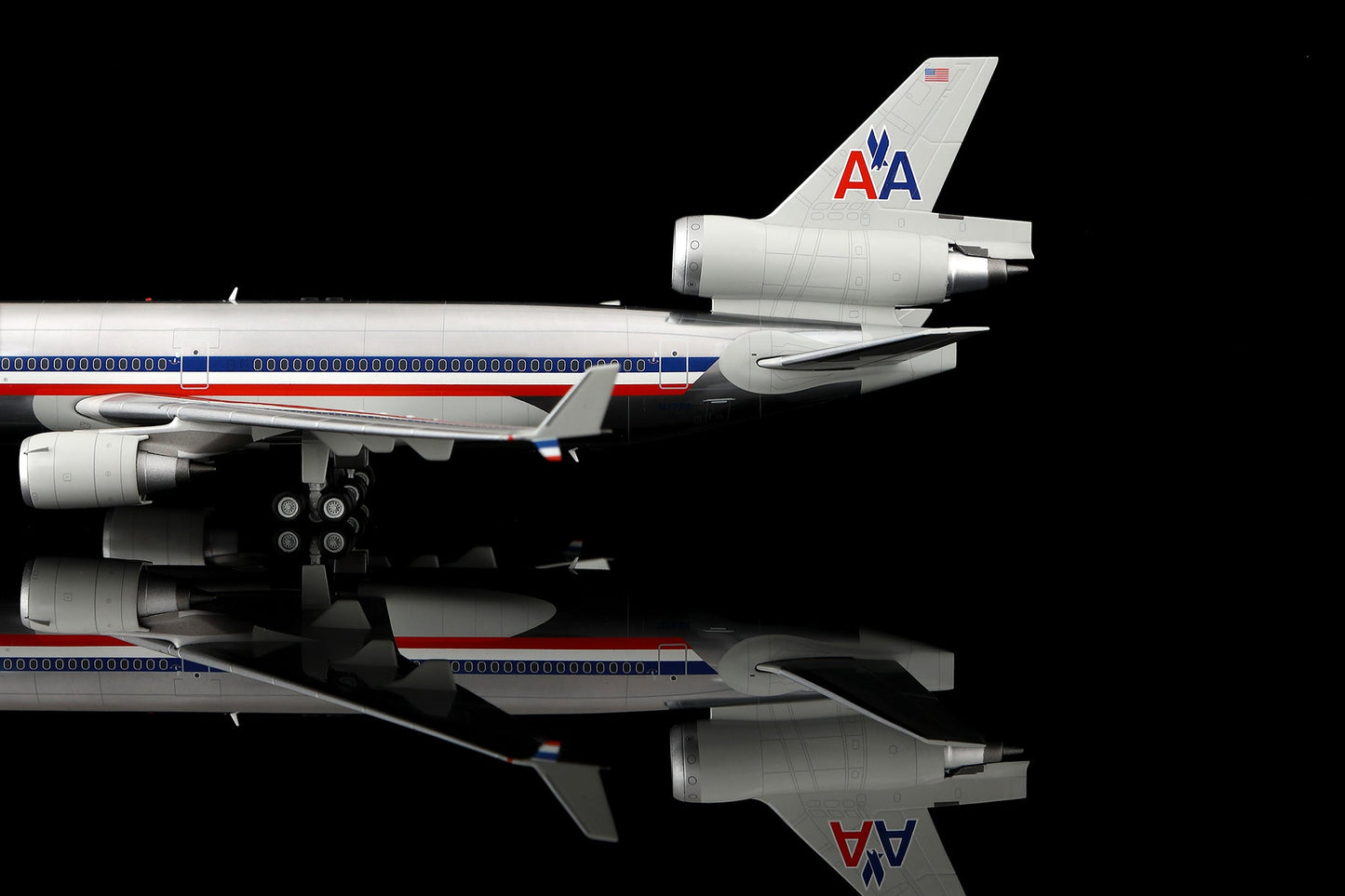 SQ Wings L2226FD 1:200 American MD-11 N1754 "Flaps Down"