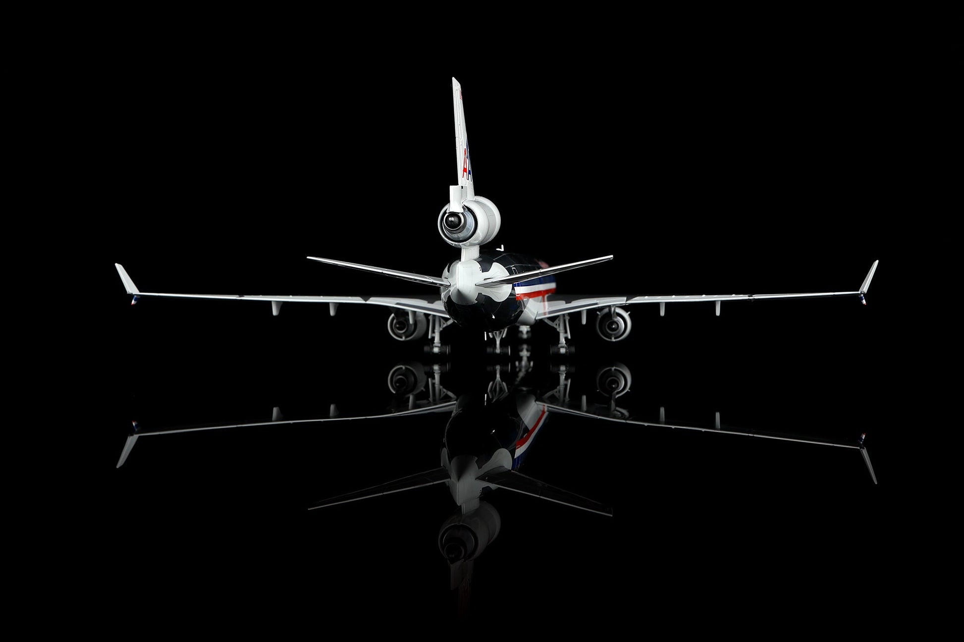 SQ Wings L2227 1:200 American MD-11 N1766A