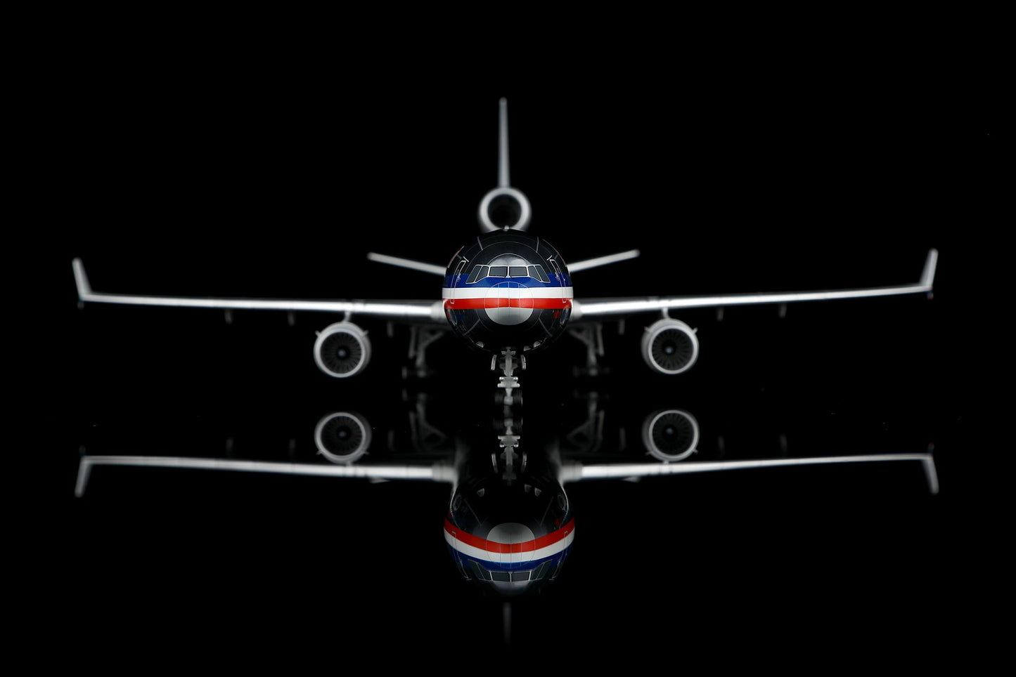SQ Wings L2227FD 1:200 American MD-11 N1766A "Flaps Down"