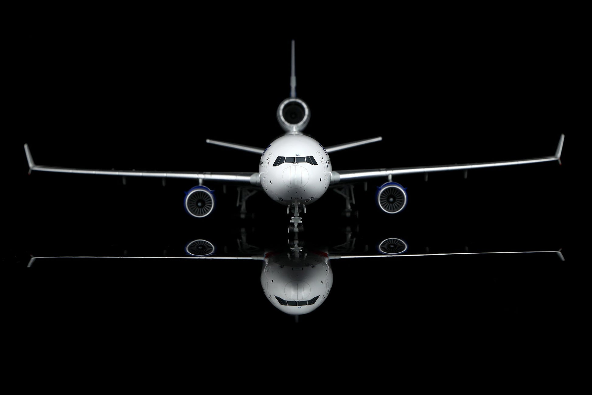 SQ Wings L2231FD 1:200 Finnair MD-11 OH-LGB Official Airline of Santa Claus livery Flaps Down