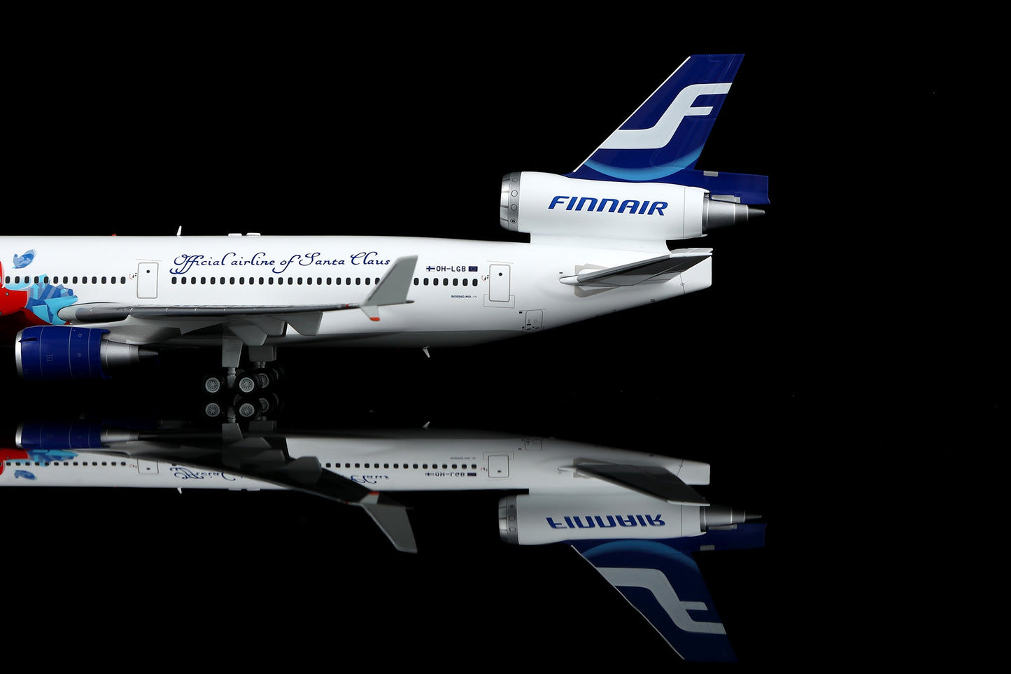 SQ Wings L2231FD 1:200 Finnair MD-11 OH-LGB Official Airline of Santa Claus livery Flaps Down