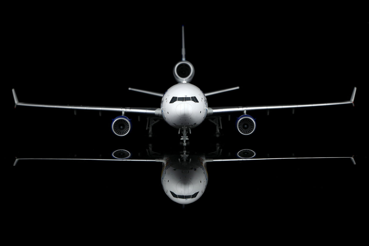 SQ Wings L2235FD 1:200 Finnair MD-11 OH-LGF Moomins livery Flaps Down