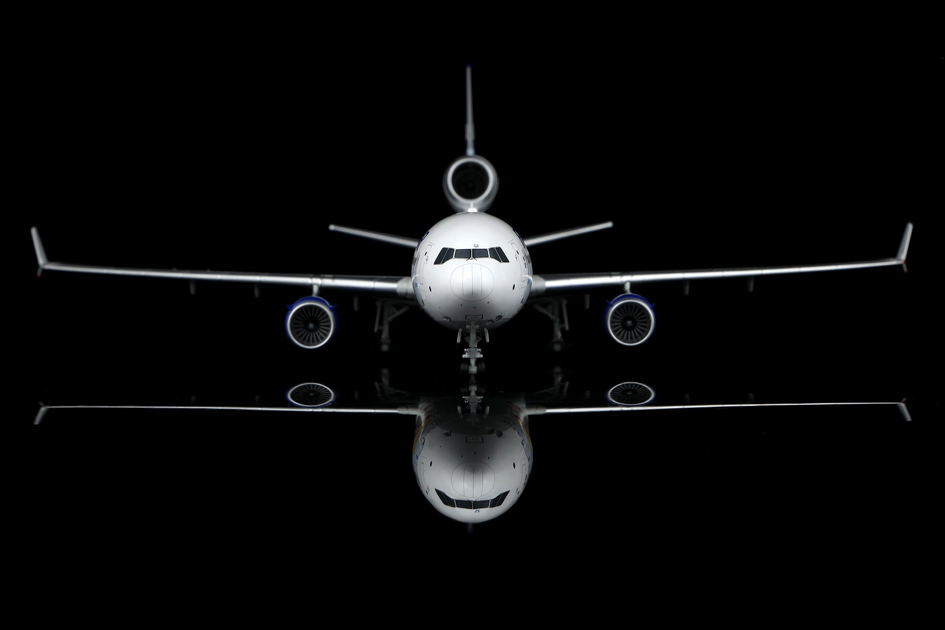 SQ Wings L2235FD 1:200 Finnair MD-11 OH-LGF Moomins livery Flaps Down