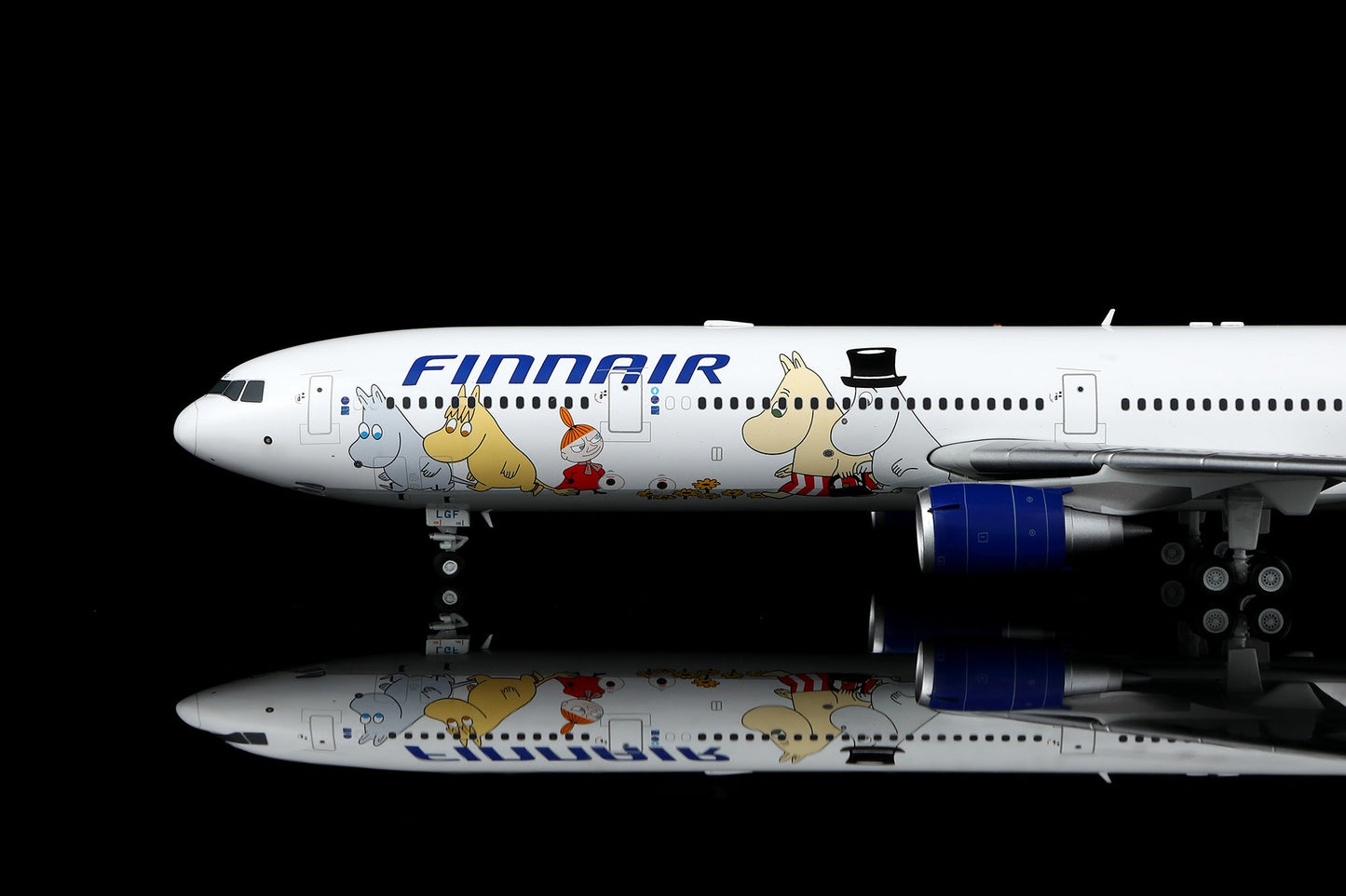 SQ Wings L2235FD 1:200 Finnair MD-11 OH-LGF Moomins livery Flaps Down