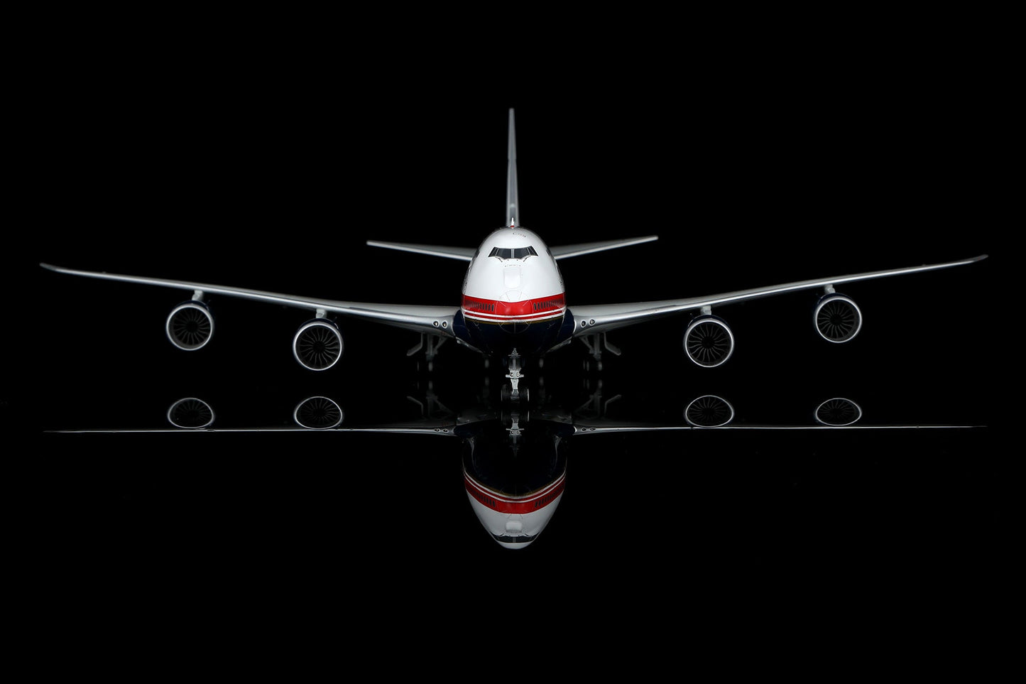 SQ Wings L2280FD 1:200 UNITED STATES OF AMERICA B747 - 8 30000 "Air Force One Flaps Down"