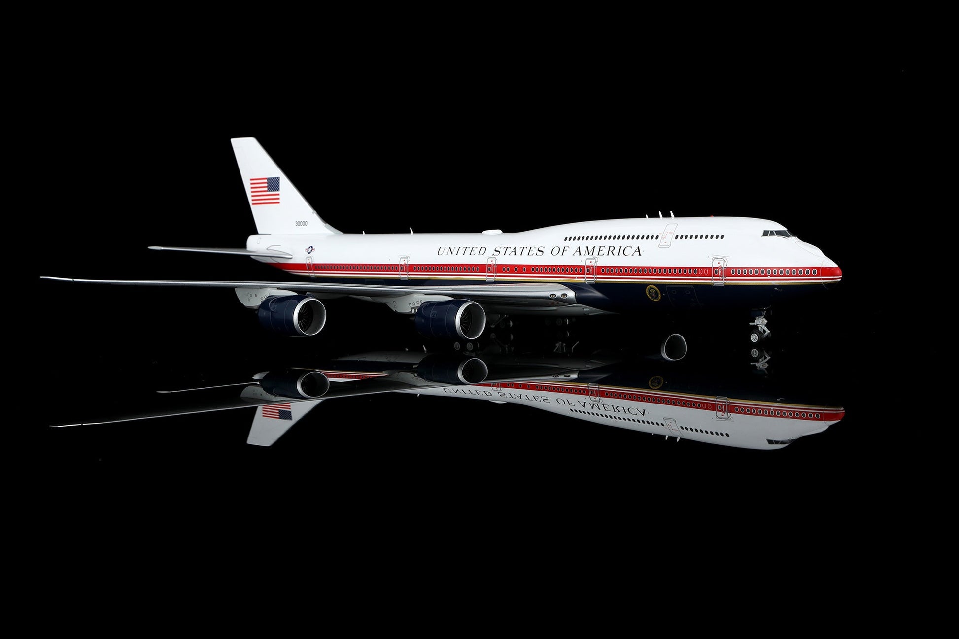 SQ Wings L2280FD 1:200 UNITED STATES OF AMERICA B747 - 8 30000 "Air Force One Flaps Down"