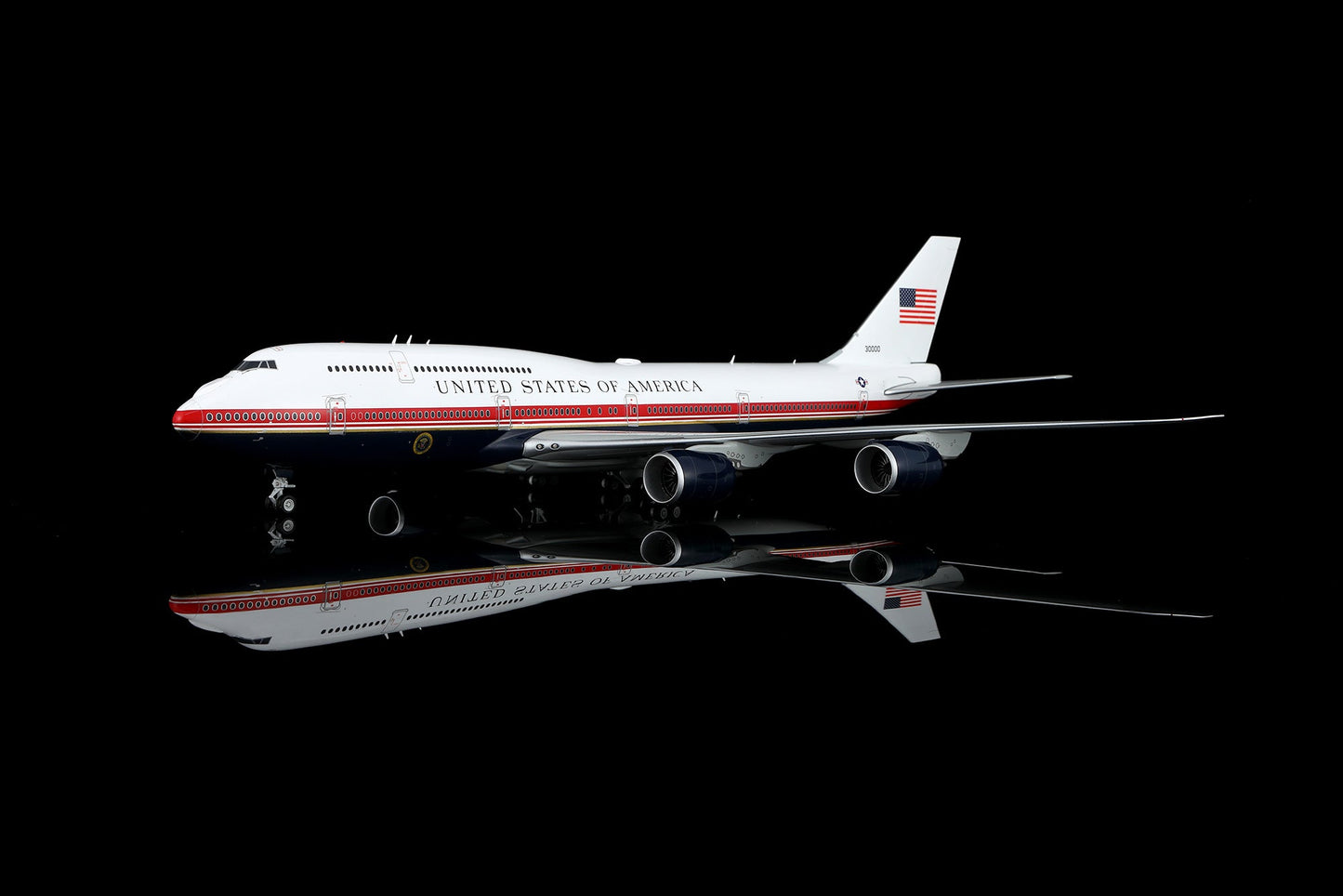 SQ Wings L2280FD 1:200 UNITED STATES OF AMERICA B747 - 8 30000 "Air Force One Flaps Down"
