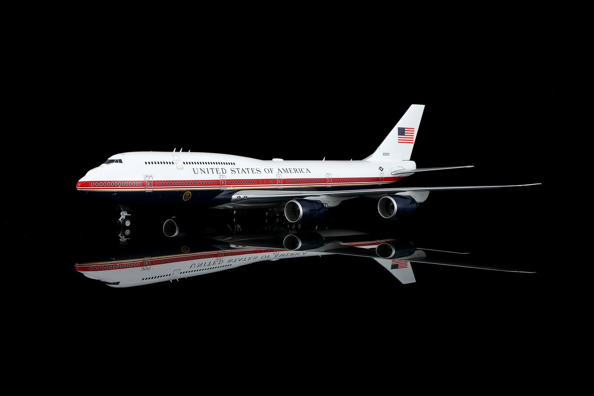 SQ Wings L2280FD 1:200 UNITED STATES OF AMERICA B747 - 8 30000 "Air Force One Flaps Down"