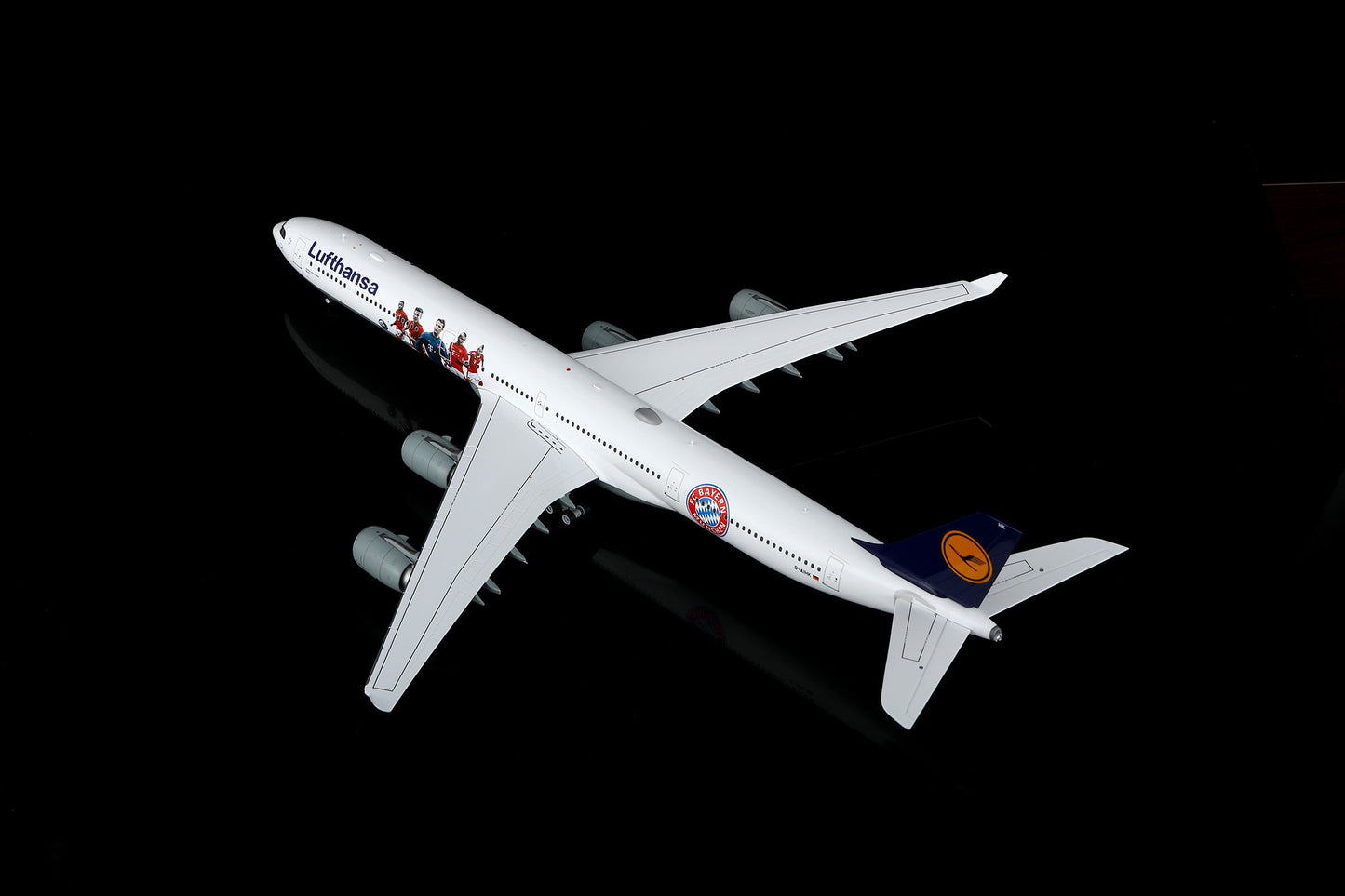 SQ Wings L2281FD 1:200 Lufthansa A340 - 600 D - AIHK "FC Bayern München special colours Flaps Down"