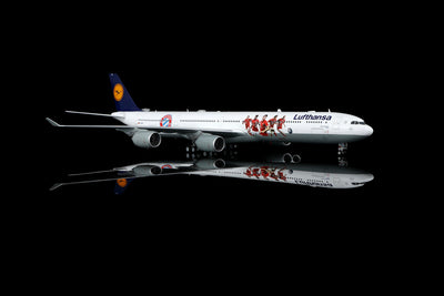 SQ Wings L2281FD 1:200 Lufthansa A340 - 600 D - AIHK "FC Bayern München special colours Flaps Down"