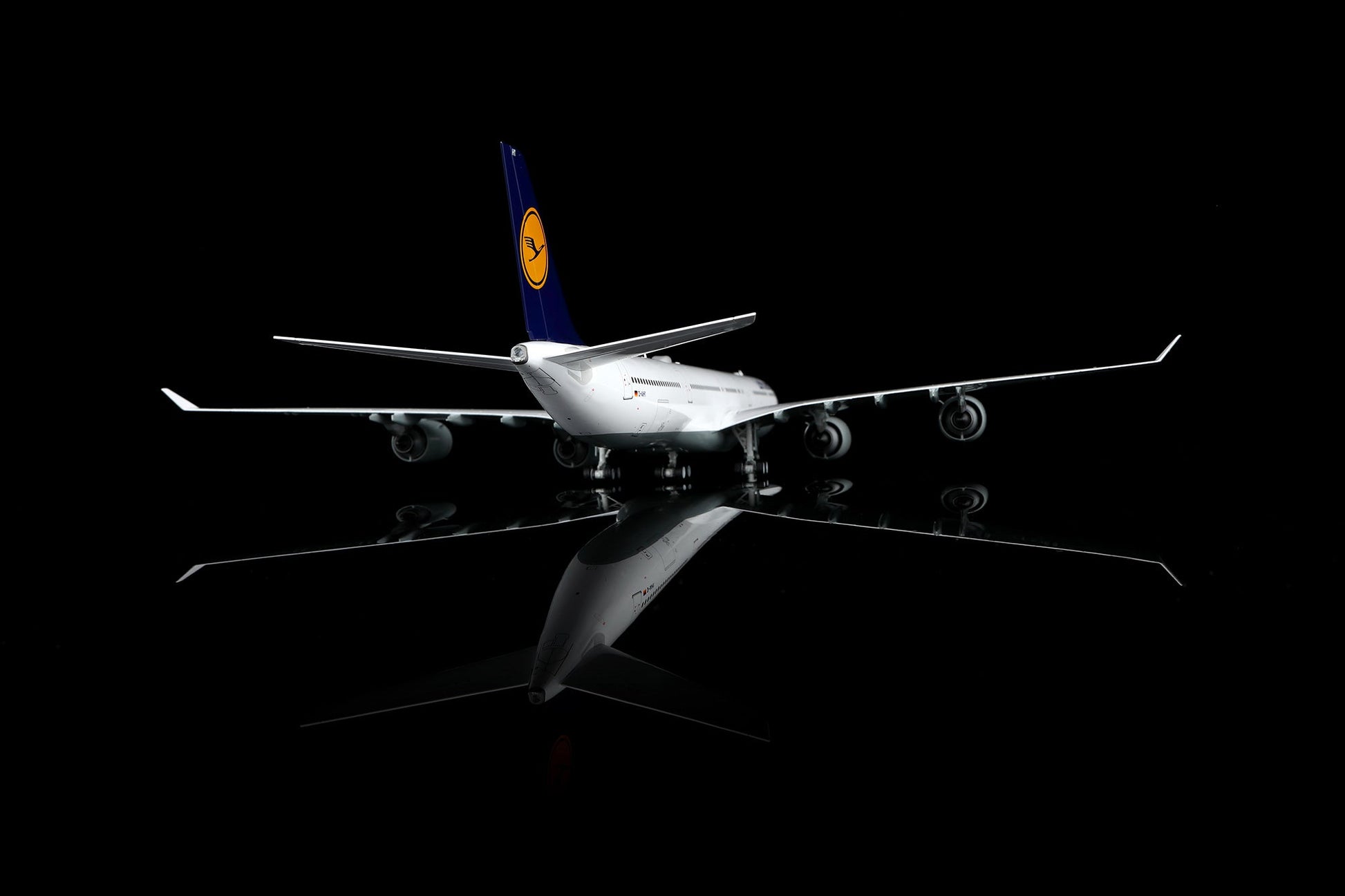 SQ Wings L2282FD 1:200 Lufthansa A340 - 600 D - AIHY "Flaps Down"