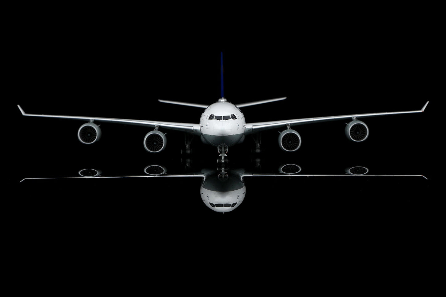 SQ Wings L2282FD 1:200 Lufthansa A340 - 600 D - AIHY "Flaps Down"
