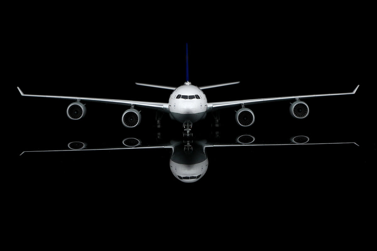 SQ Wings L2283FD 1:200 Lufthansa A340 - 600 D - AIHZ "Flaps Down"