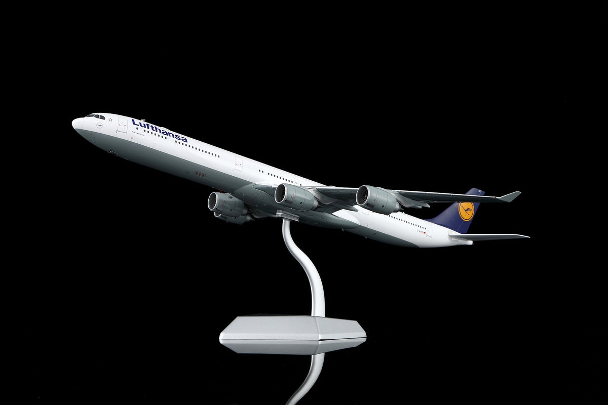 SQ Wings L2283FD 1:200 Lufthansa A340 - 600 D - AIHZ "Flaps Down"