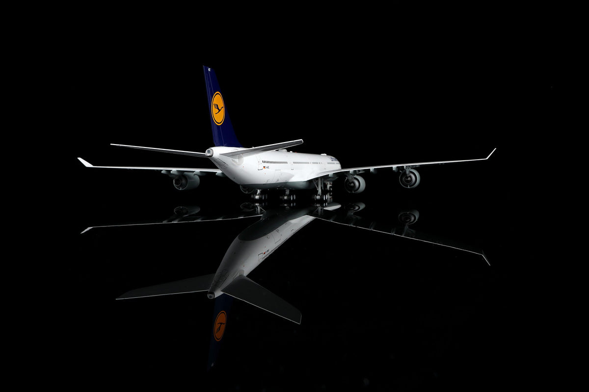 SQ Wings L2283FD 1:200 Lufthansa A340 - 600 D - AIHZ "Flaps Down"