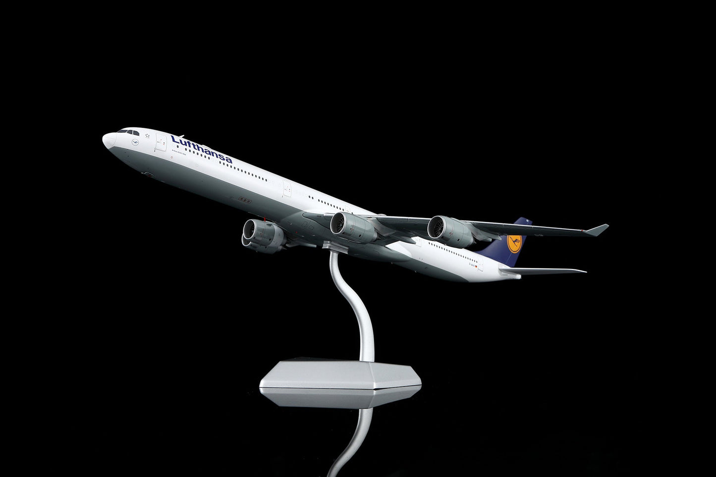SQ Wings L2293FD 1:200 Lufthansa A340 - 600 D - AIHX "Flaps Down"