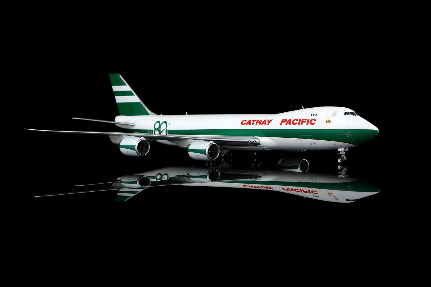 SQ Wings L2337FD 1:200 CATHAY PACIFIC B747-8F B-LJE 80th Anniversary Retro special colors Flaps Down
