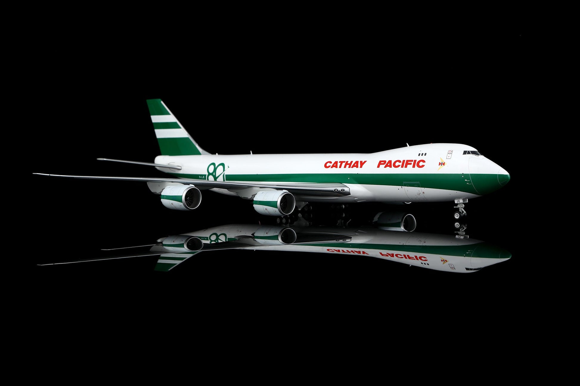SQ Wings L2337FD 1:200 CATHAY PACIFIC B747-8F B-LJE 80th Anniversary Retro special colors Flaps Down