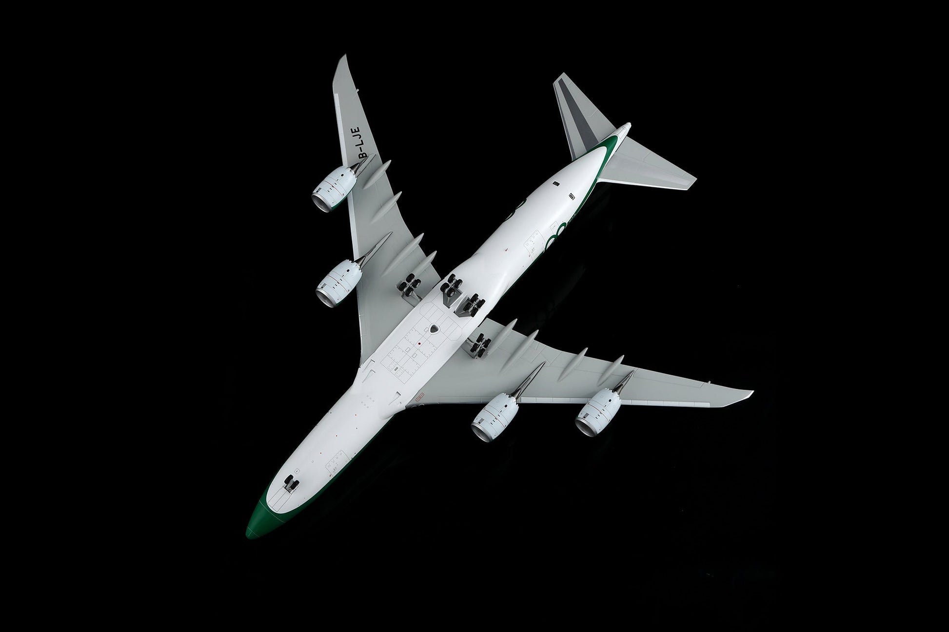 SQ Wings L2337FD 1:200 CATHAY PACIFIC B747-8F B-LJE 80th Anniversary Retro special colors Flaps Down