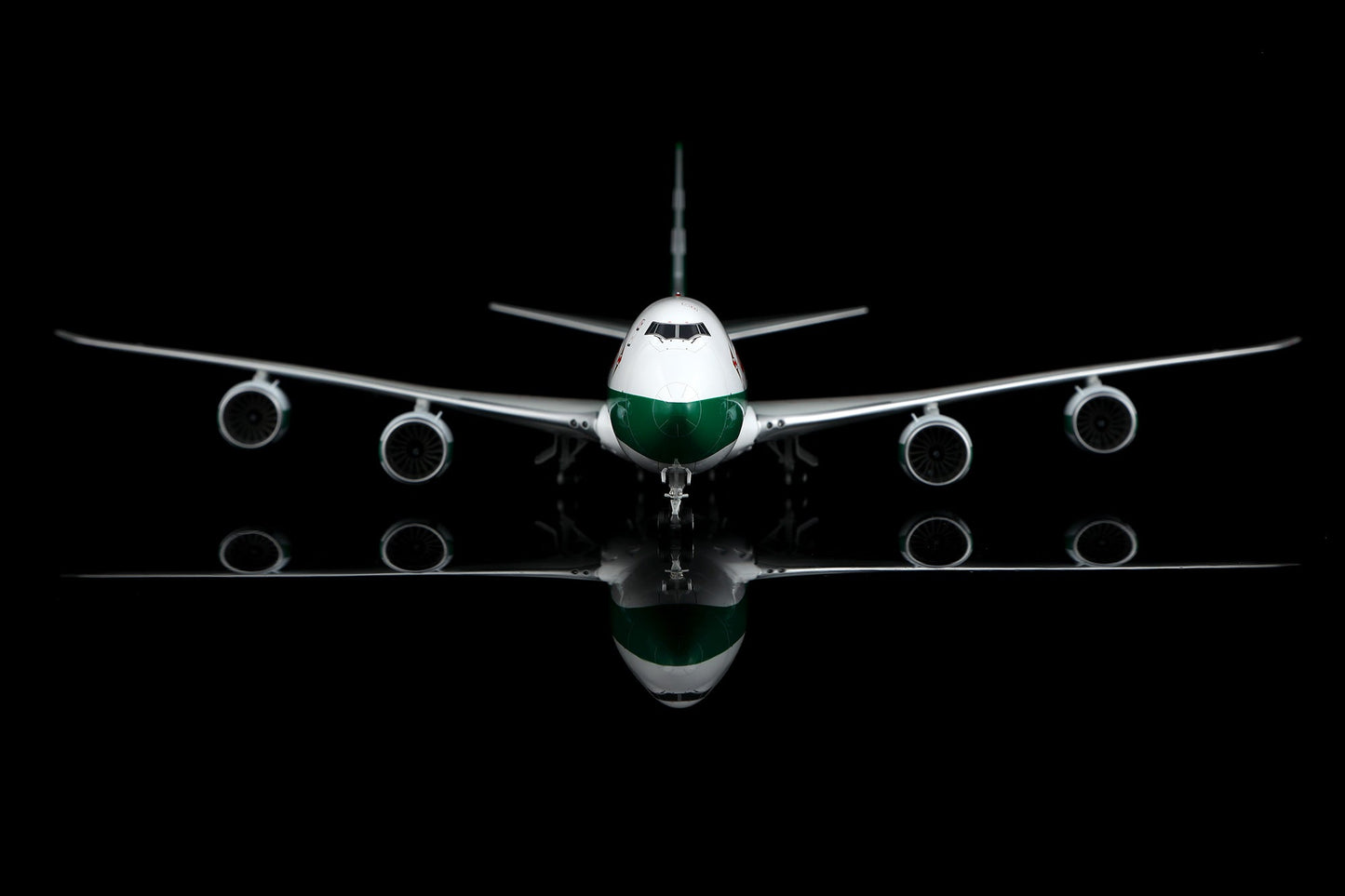 SQ Wings L2337FD 1:200 CATHAY PACIFIC B747-8F B-LJE 80th Anniversary Retro special colors Flaps Down
