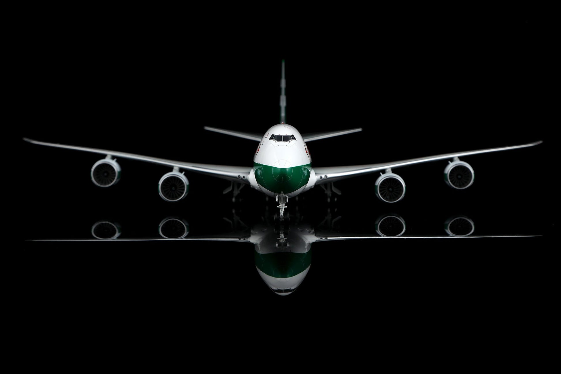 SQ Wings L2337FD 1:200 CATHAY PACIFIC B747-8F B-LJE 80th Anniversary Retro special colors Flaps Down