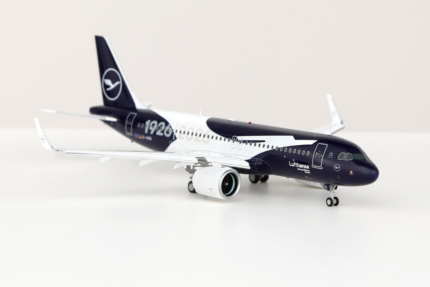 SQ Wings L2345FD 1:200 Lufthansa A320neo D-AING Lufthansa 100th Anniversary Flaps Down