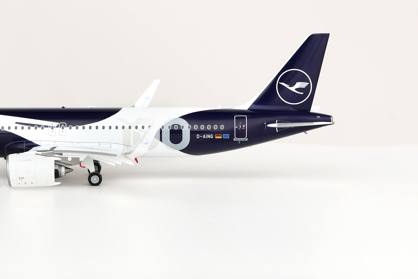 SQ Wings L2345FD 1:200 Lufthansa A320neo D-AING Lufthansa 100th Anniversary Flaps Down