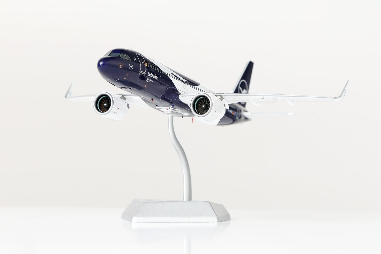 SQ Wings L2353FD 1:200 Lufthansa A320neo D-AIND Lufthansa 100th Anniversary Flaps Down