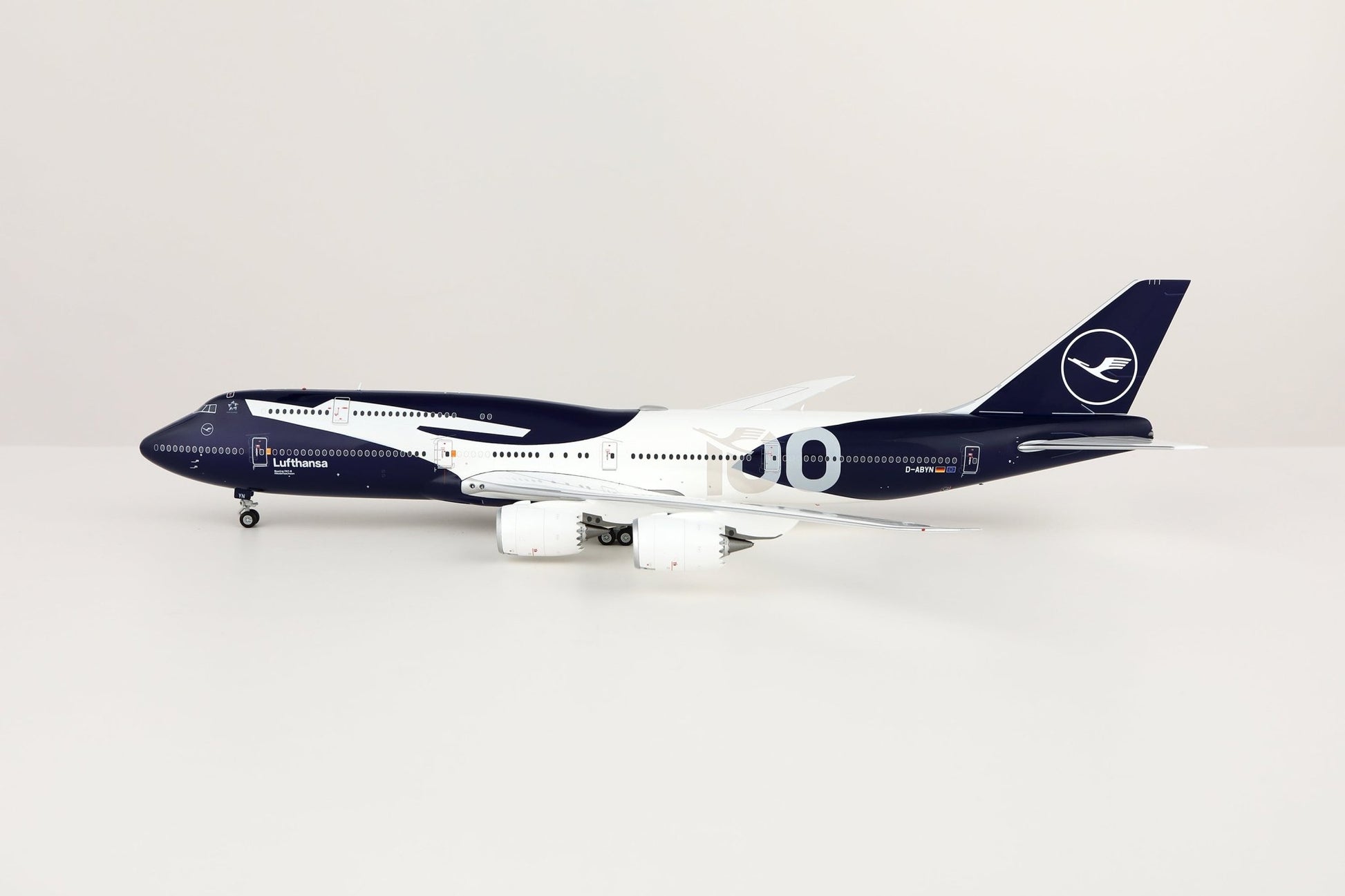 SQ Wings L2355 1:200 Lufthansa 100th 747-8 D-ABYN
