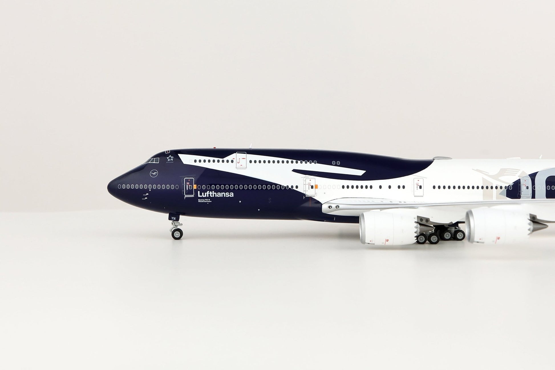SQ Wings L2355 1:200 Lufthansa 100th 747-8 D-ABYN