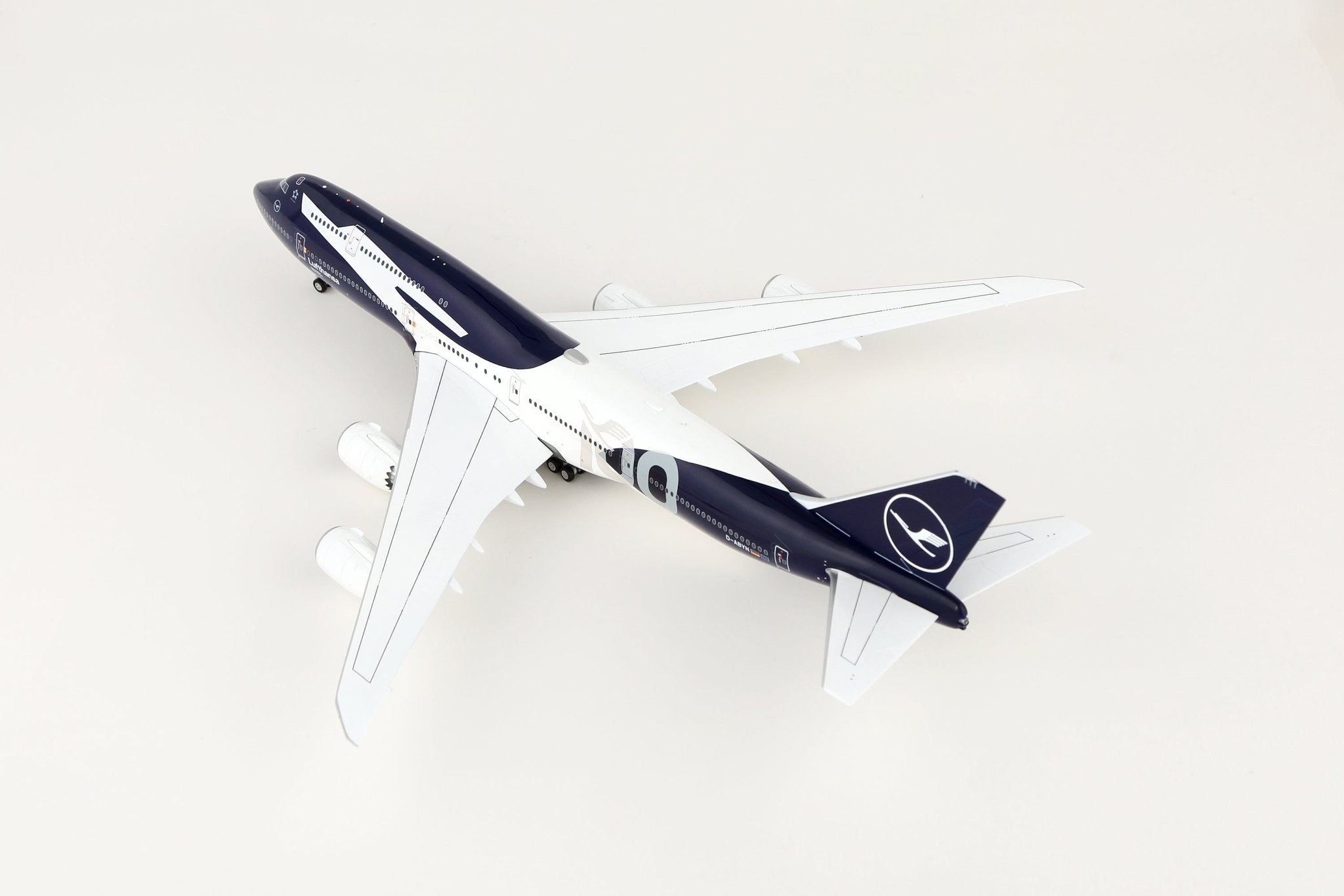 SQ Wings L2355FD 1:200 Lufthansa B747-8 Reg: D-ABYN – MTS Aviation