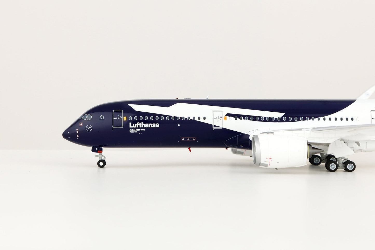 SQ Wings L2402FD 1:200 Lufthansa A350-900 D-AIXL "Flaps Down"